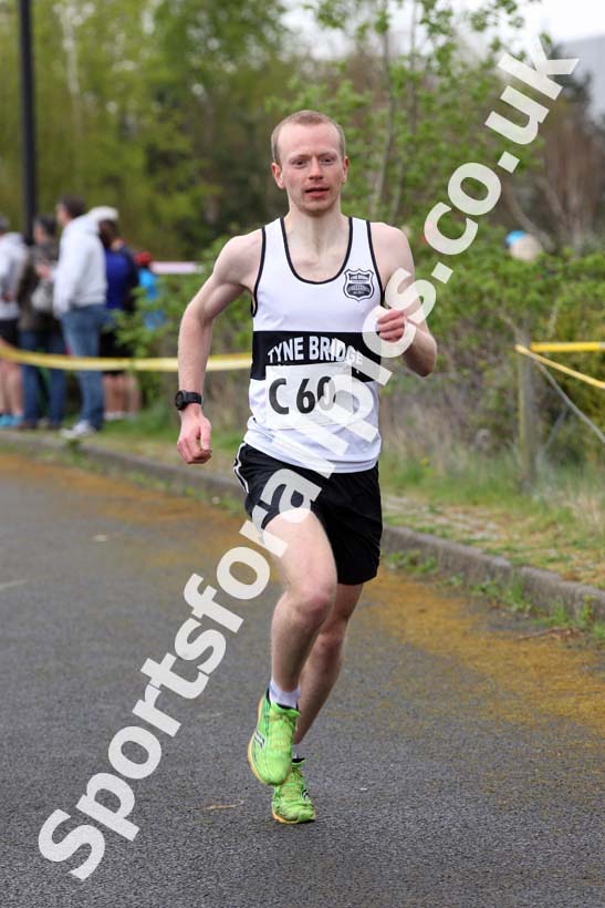 Senior mens relay, Elswick Good Friday Road Races. Photo: David T. Hewitson/Sports for All Pics